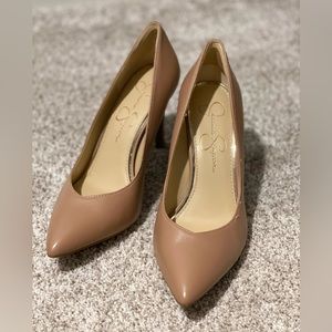 Jessica Simpson nude pumps